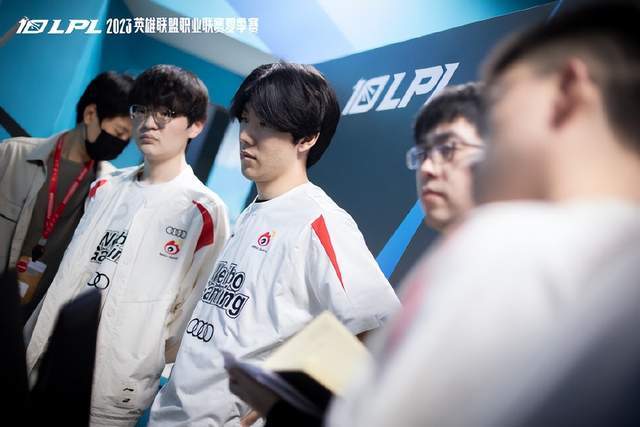 一线前锋中 一线前锋中